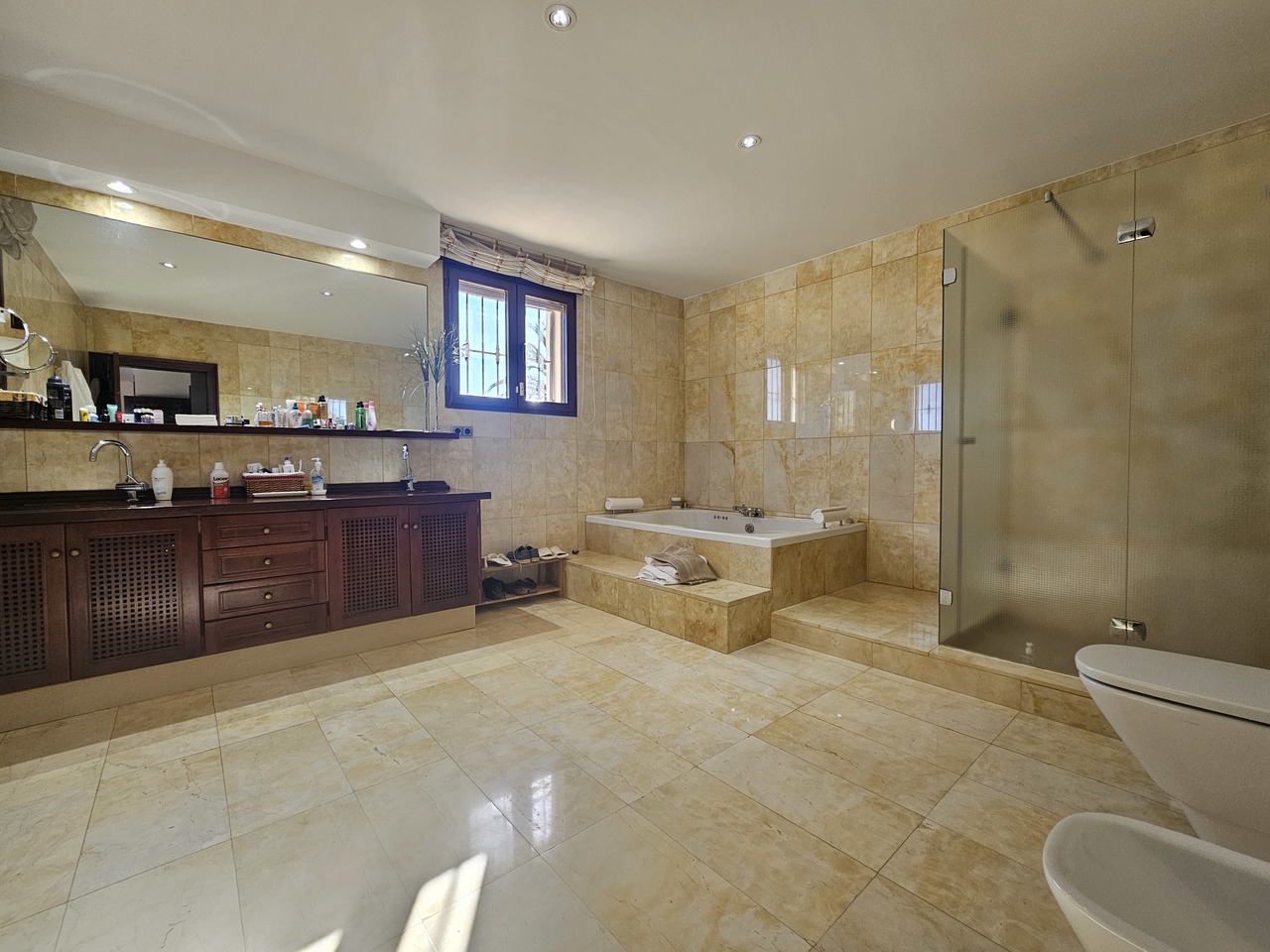 Master bedroom in villa for sale in La Manga Club