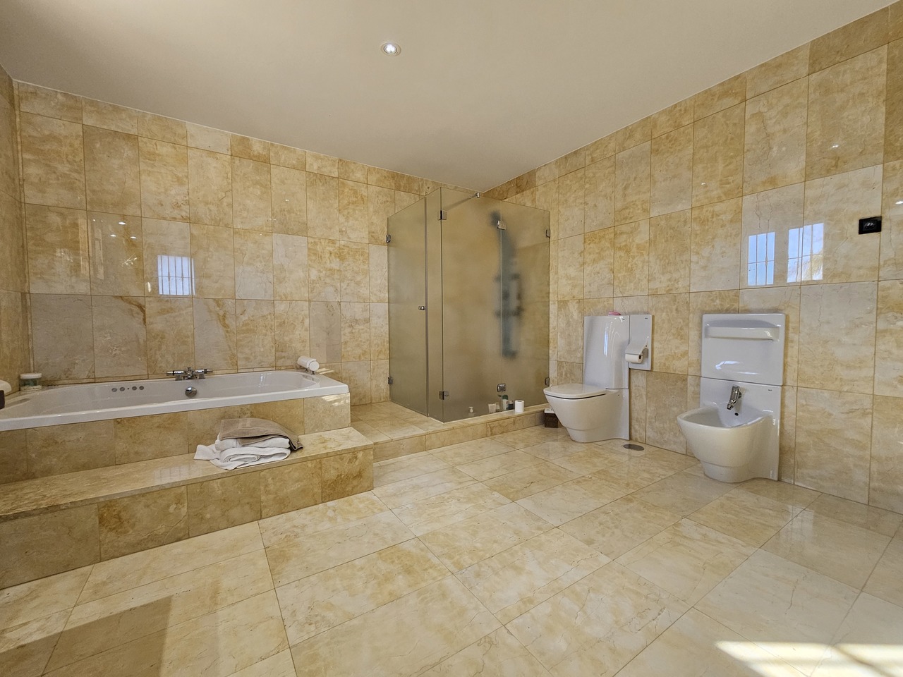 Bathroom in villa for sale in La Manga Club