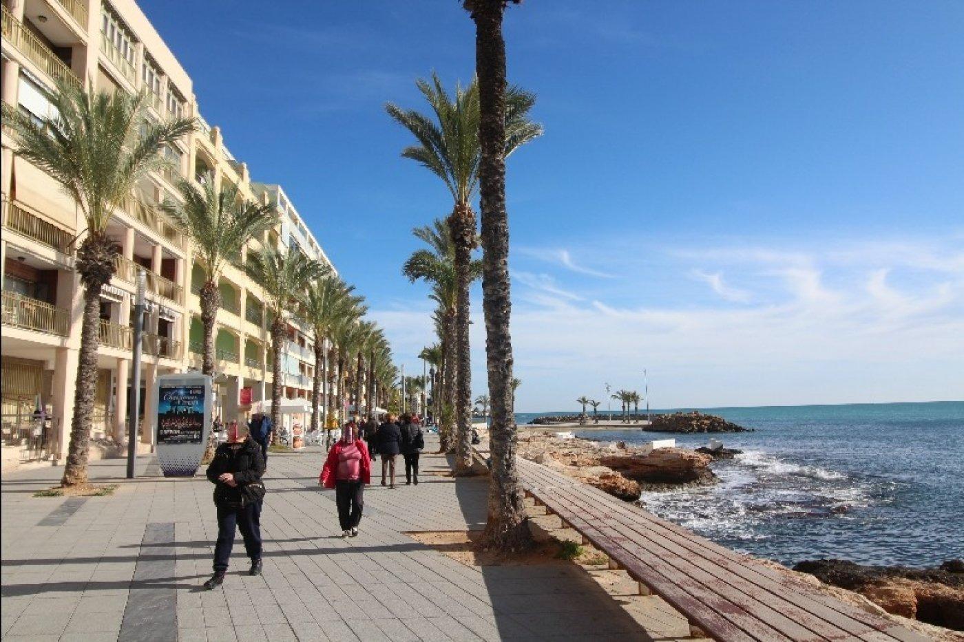 Bedroom in commercial for sale in Torrevieja