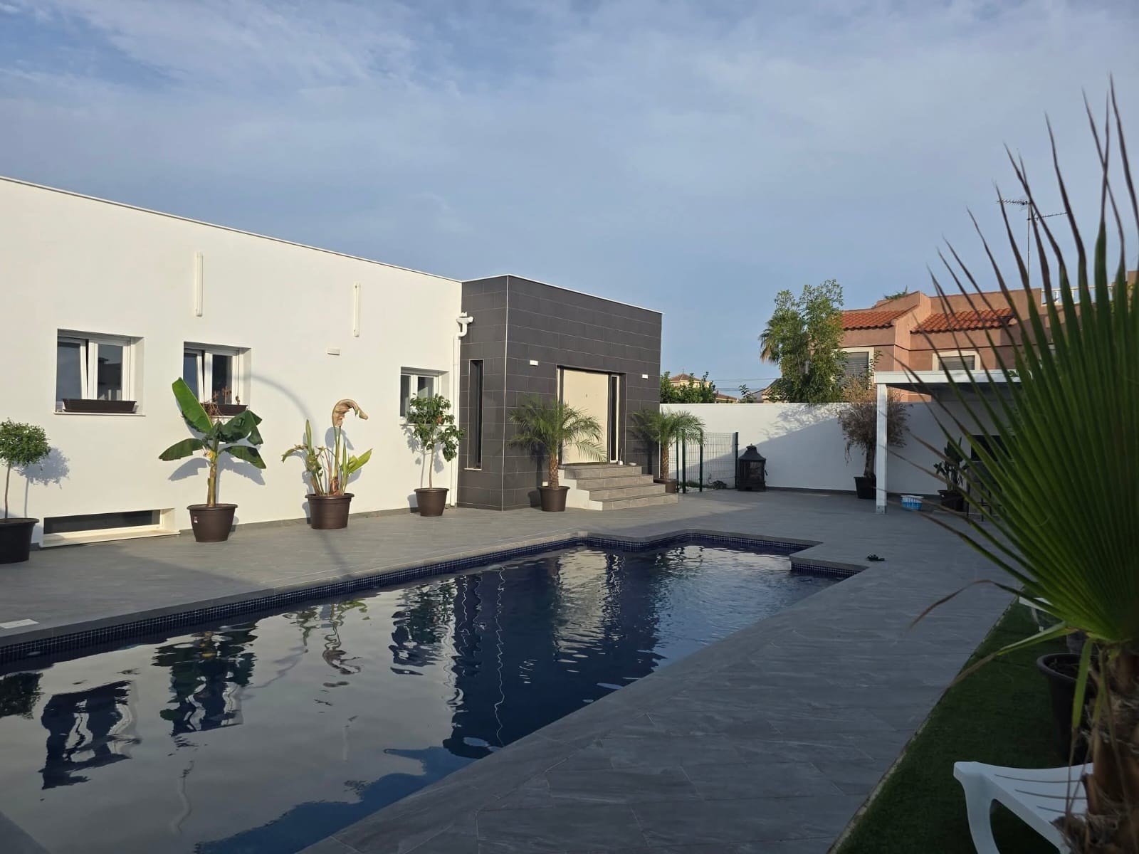 Discover this impressive modern detached villa in the sought-after Ciudad Quesada – a home that stan