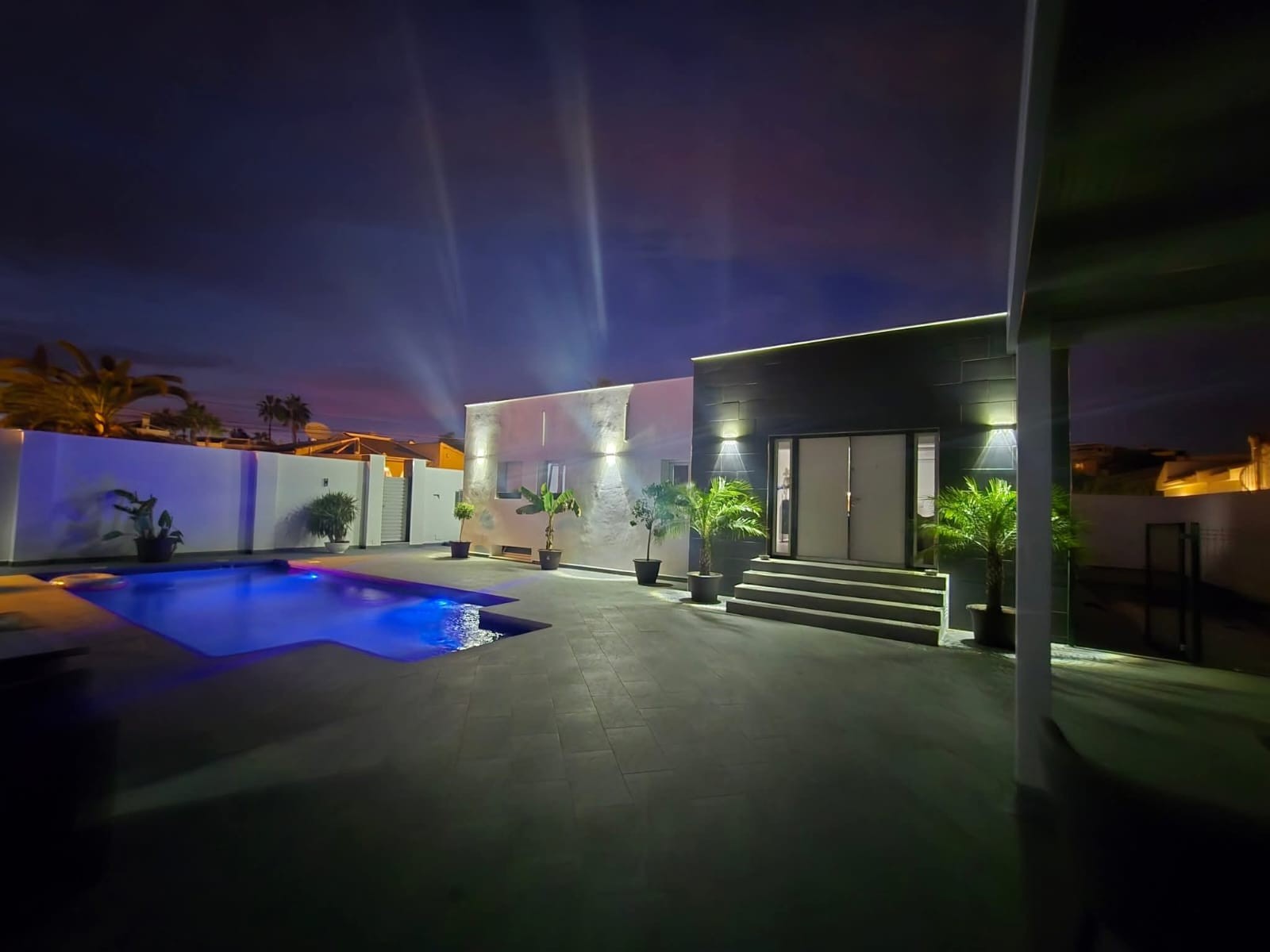 Discover this impressive modern detached villa in the sought-after Ciudad Quesada – a home that stan