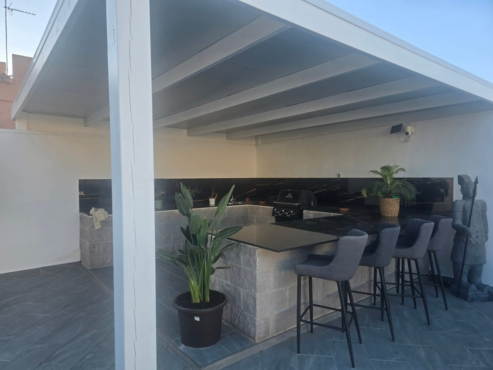 Discover this impressive modern detached villa in the sought-after Ciudad Quesada – a home that stan