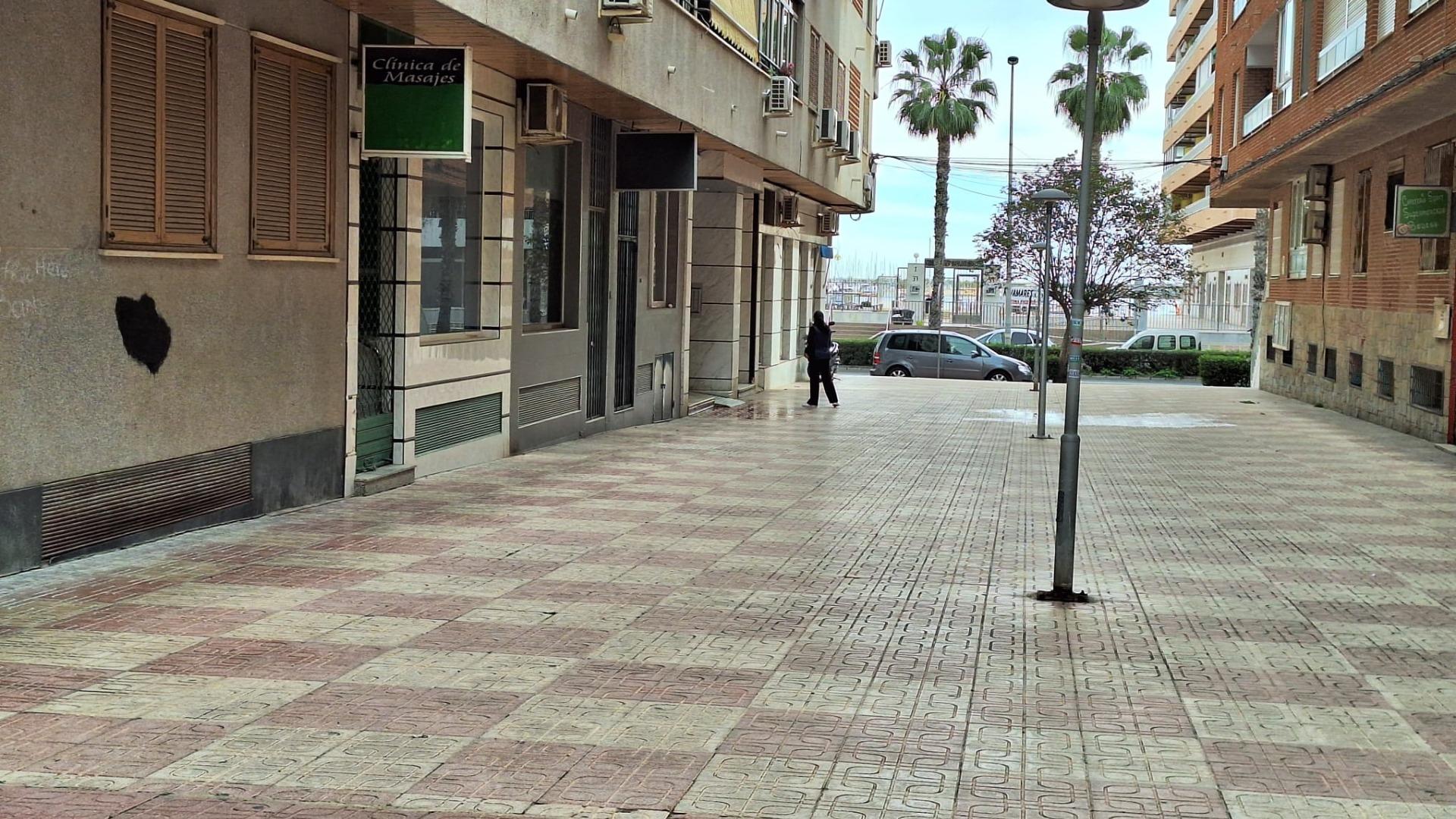 Pool area in apartment for sale in Torrevieja