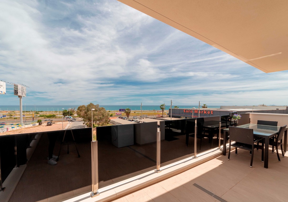 Master bedroom in apartment for sale in Playa Flamenca