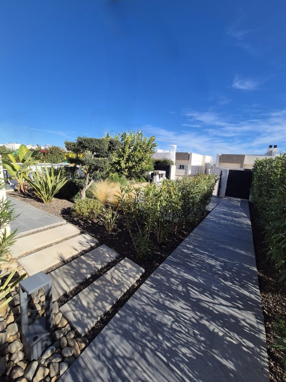 Garden in villa for sale in La Finca Golf Resort