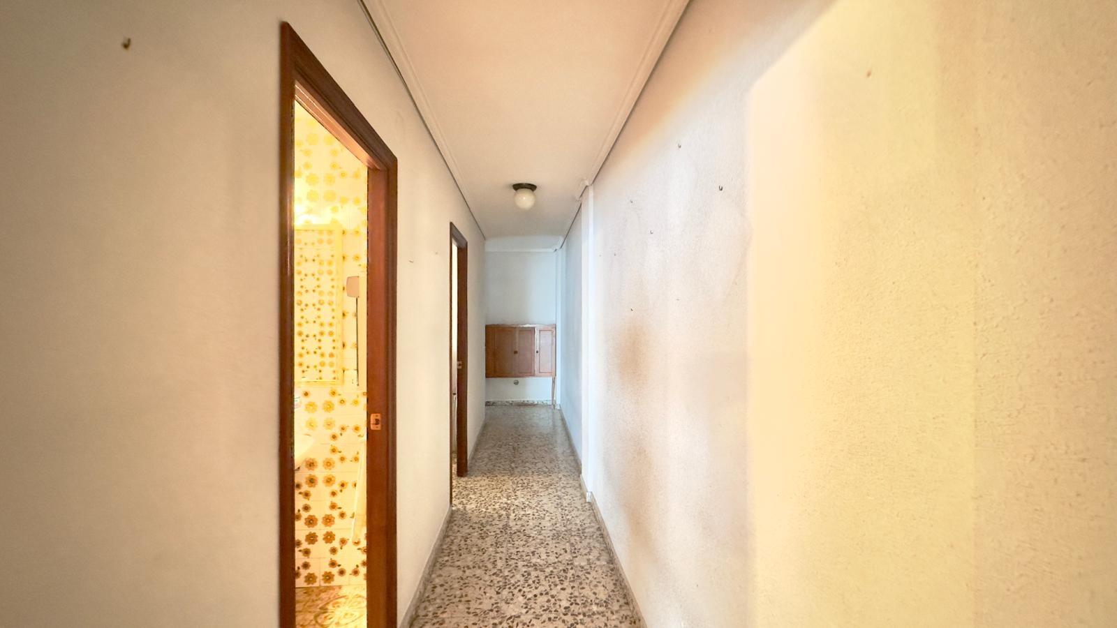Bedroom in apartment for sale in Torrevieja