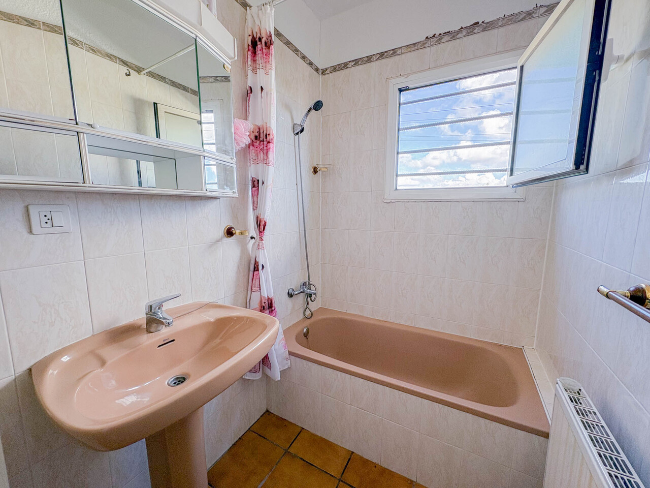 Kitchen in villa for sale in Los Balcones