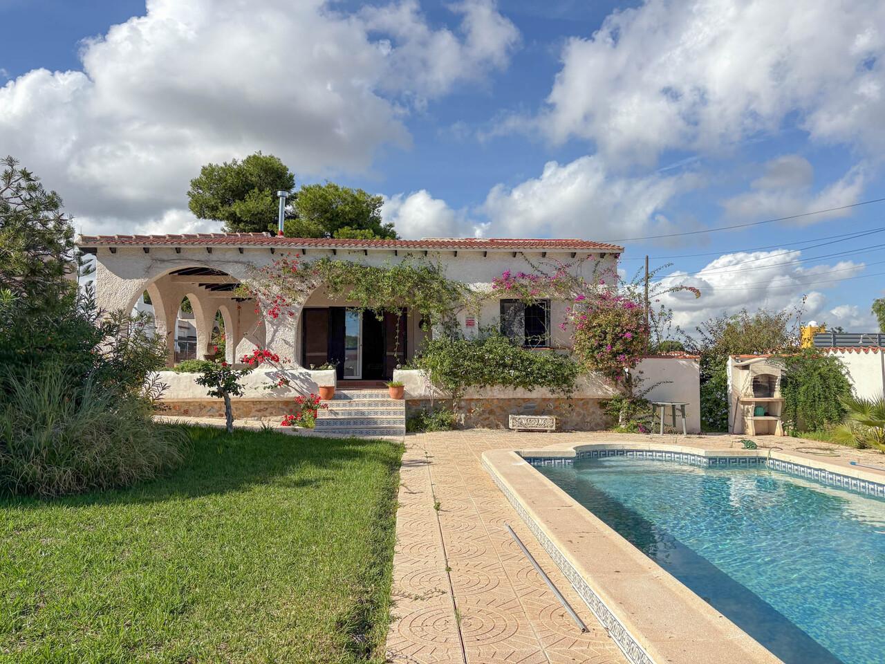 Dining area in villa for sale in Los Balcones