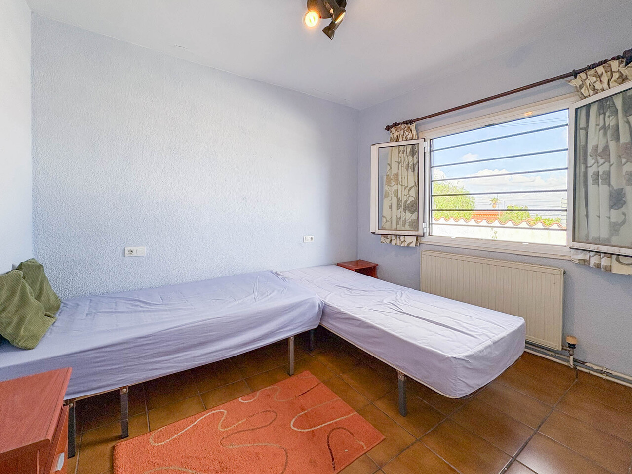 Bedroom in villa for sale in Los Balcones