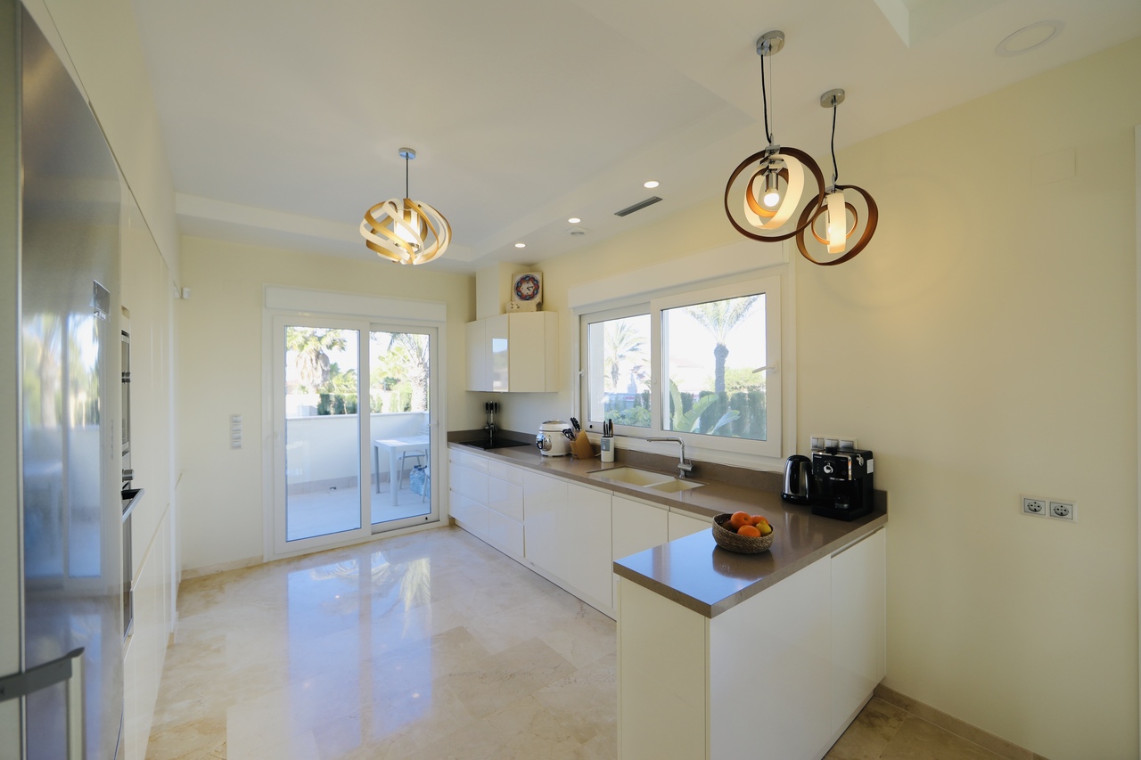 Kitchen in villa for sale in La Zenia