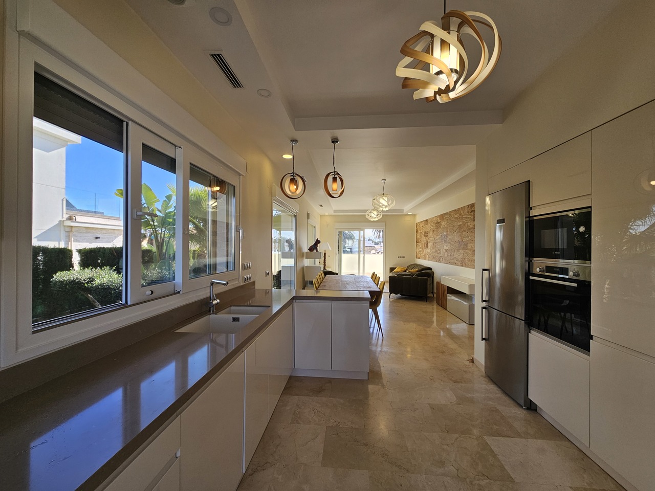 Master bedroom in villa for sale in La Zenia