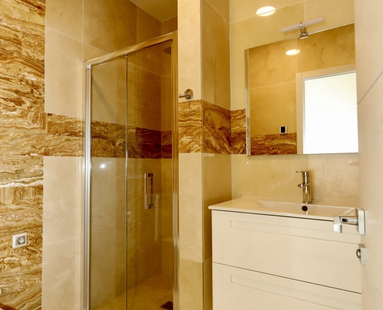 Garden in villa for sale in La Zenia