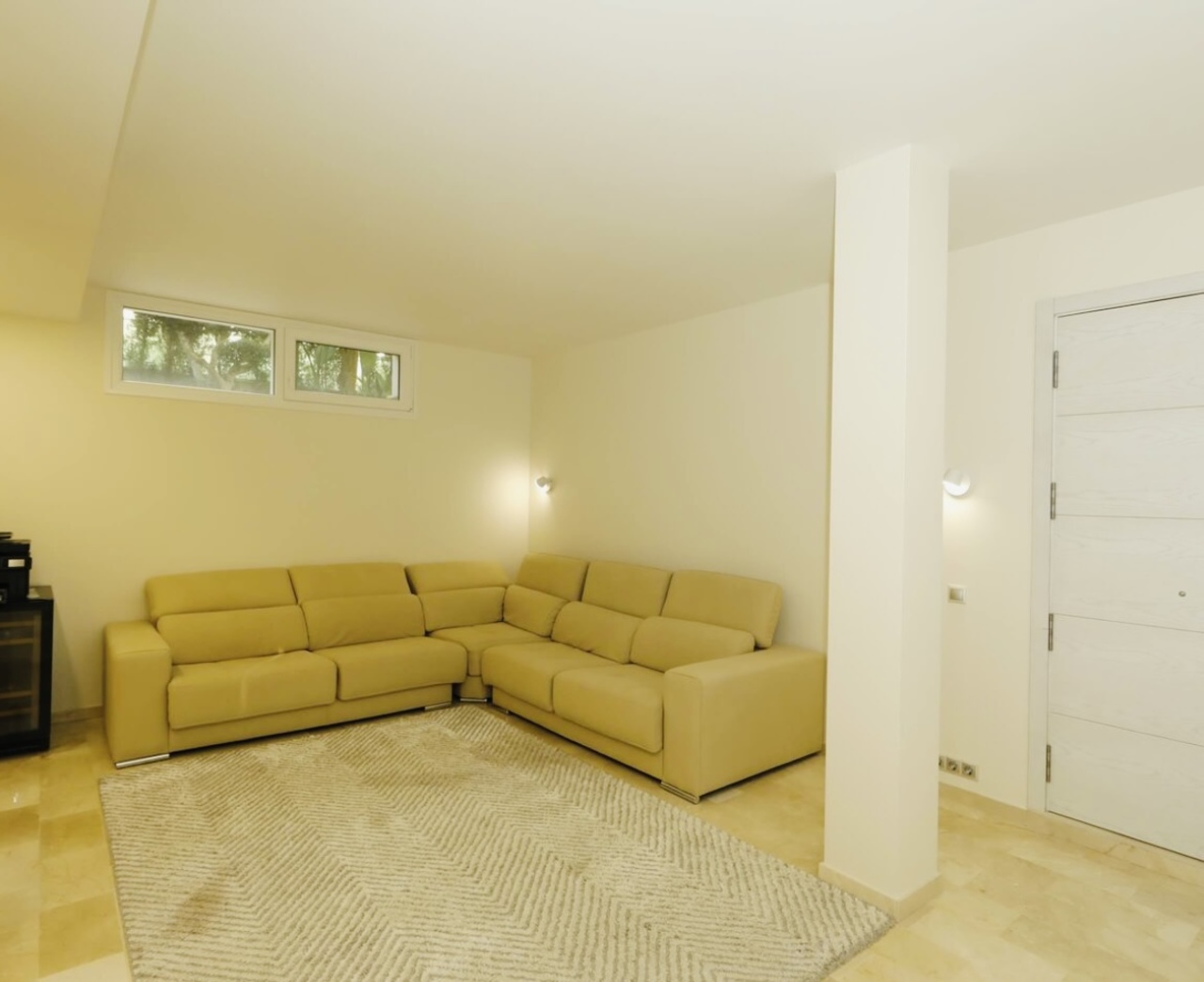Dining area in villa for sale in La Zenia
