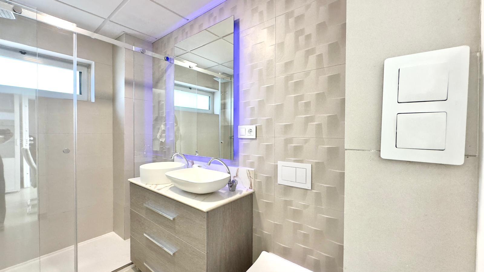 Bedroom in apartment for sale in Finestrat