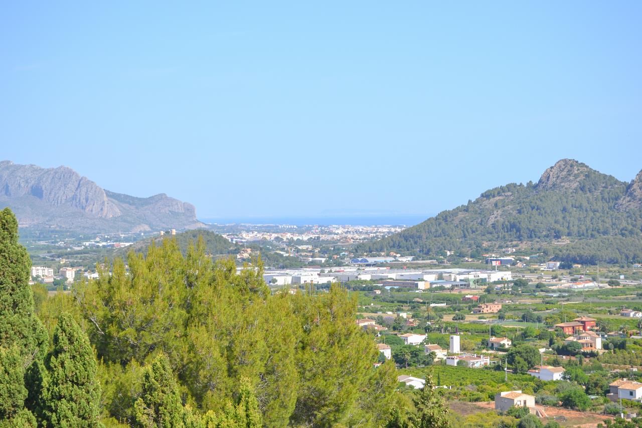 Master bedroom in villa for sale in Pedreguer