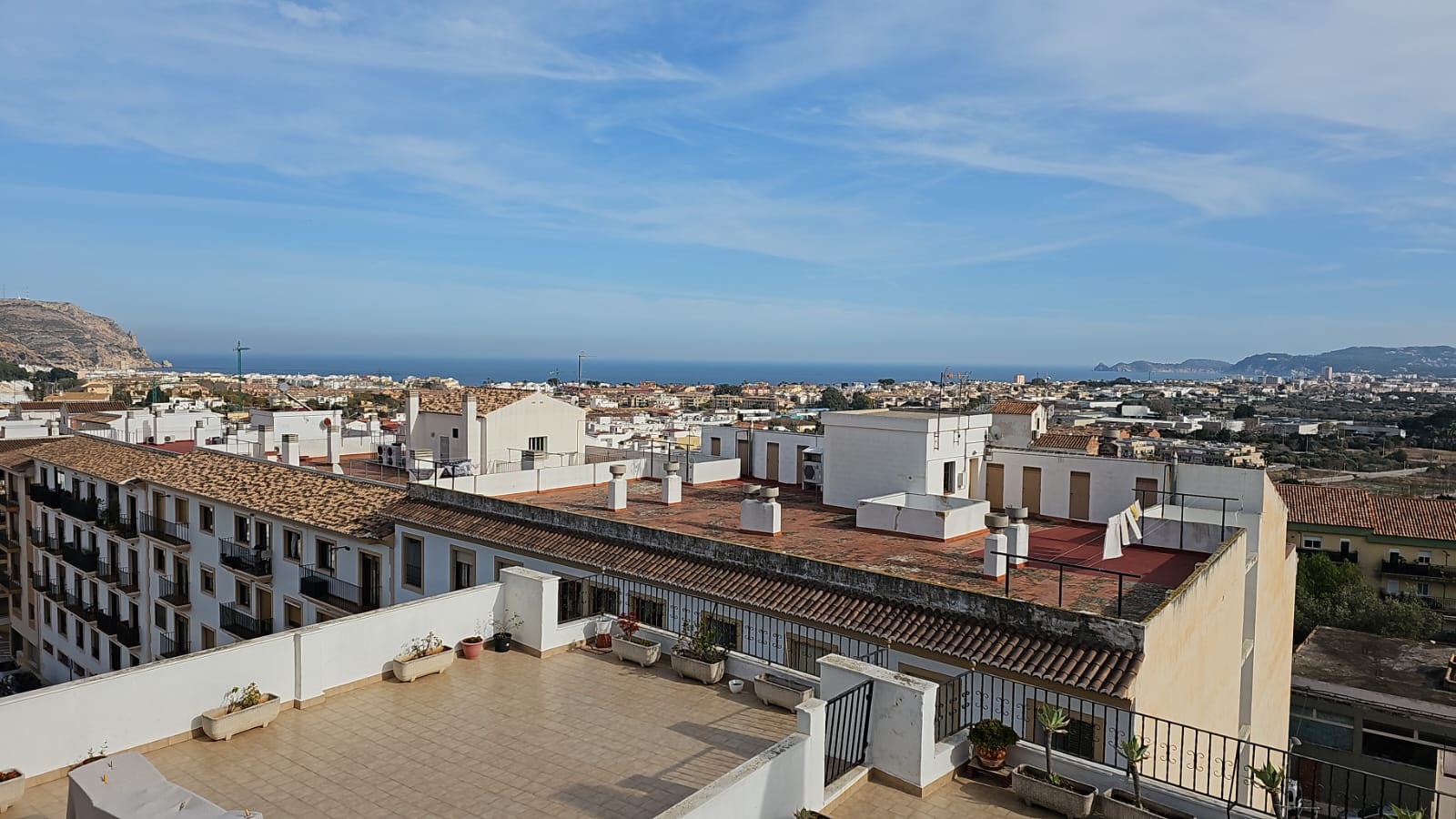Completely renovated contemporary-style apartment on the first floor with elevator in the urban area