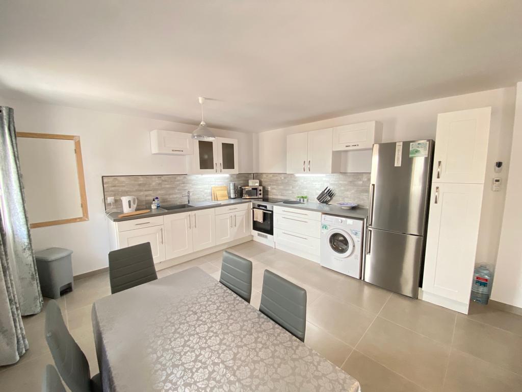 Completely renovated contemporary-style apartment on the first floor with elevator in the urban area