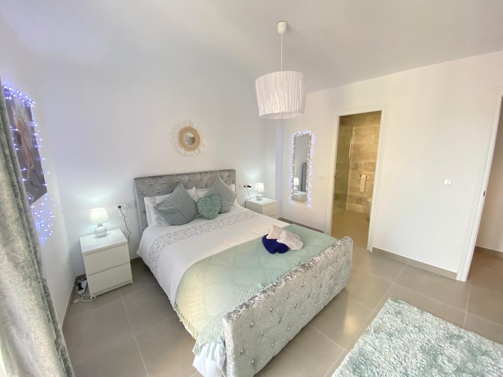 Completely renovated contemporary-style apartment on the first floor with elevator in the urban area