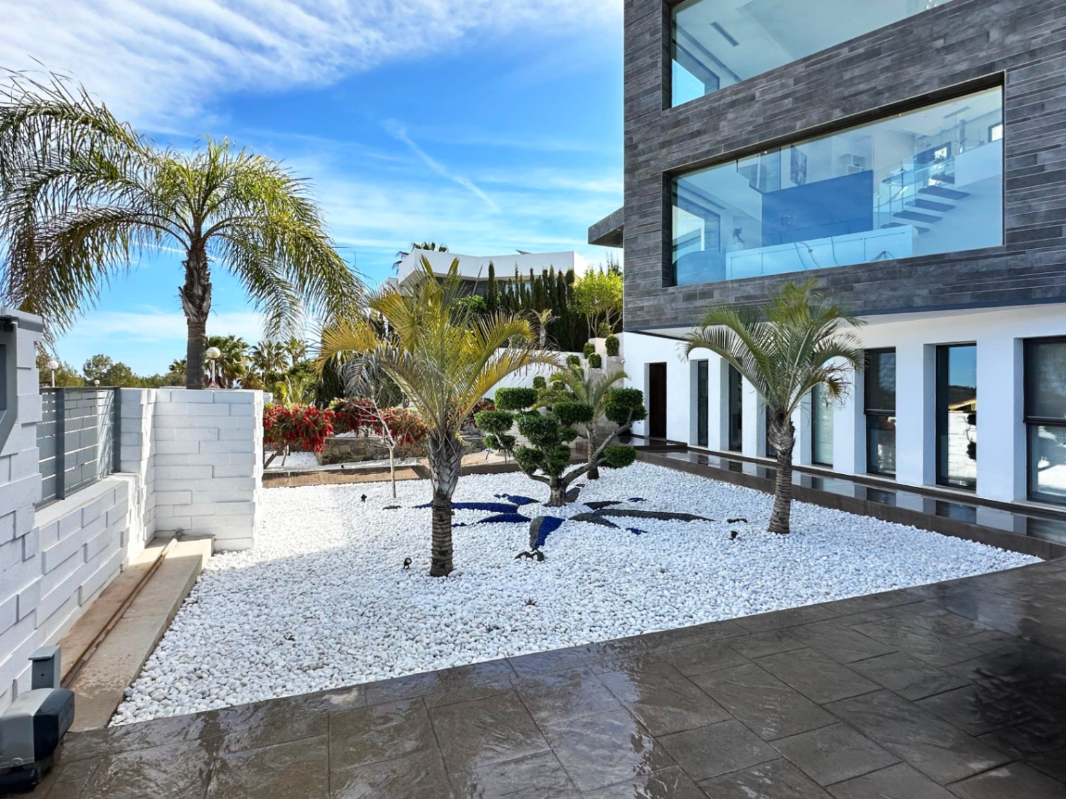 Master bedroom in villa for sale in javea