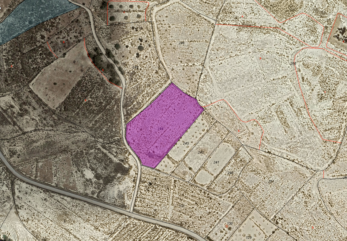 This 7,575 m² urbanizable plot is located in a quiet countryside area of Abanilla