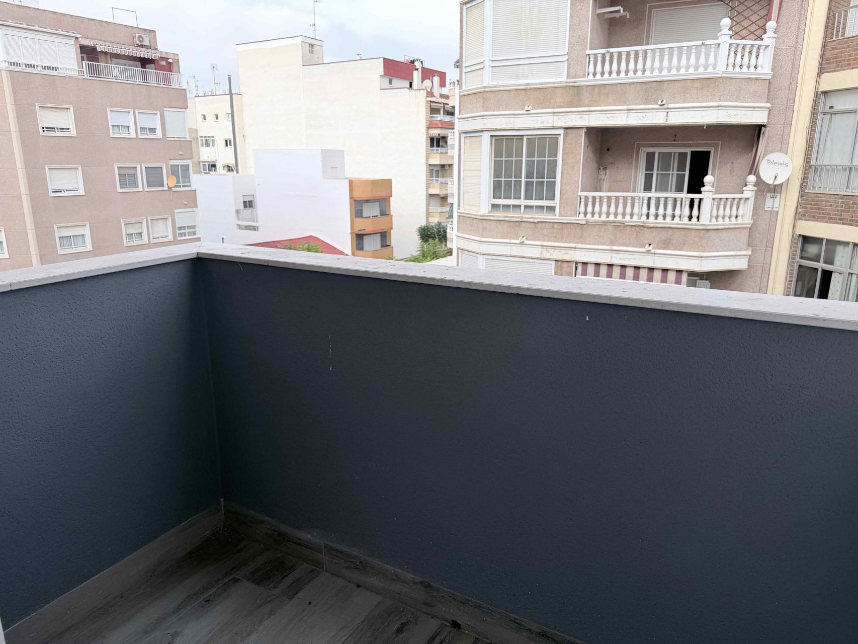Bedroom in apartment for sale in Torrevieja