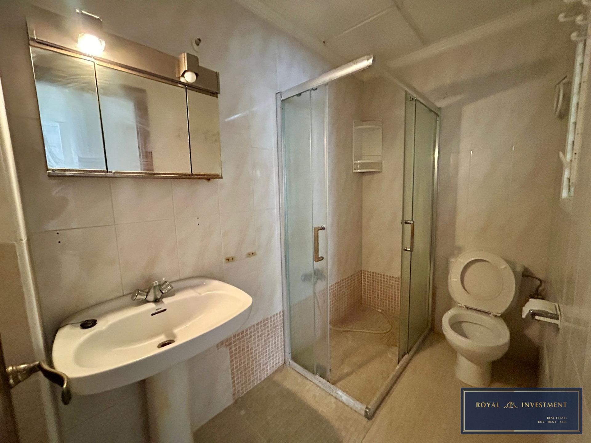 Bathroom in apartment for sale in Torrevieja