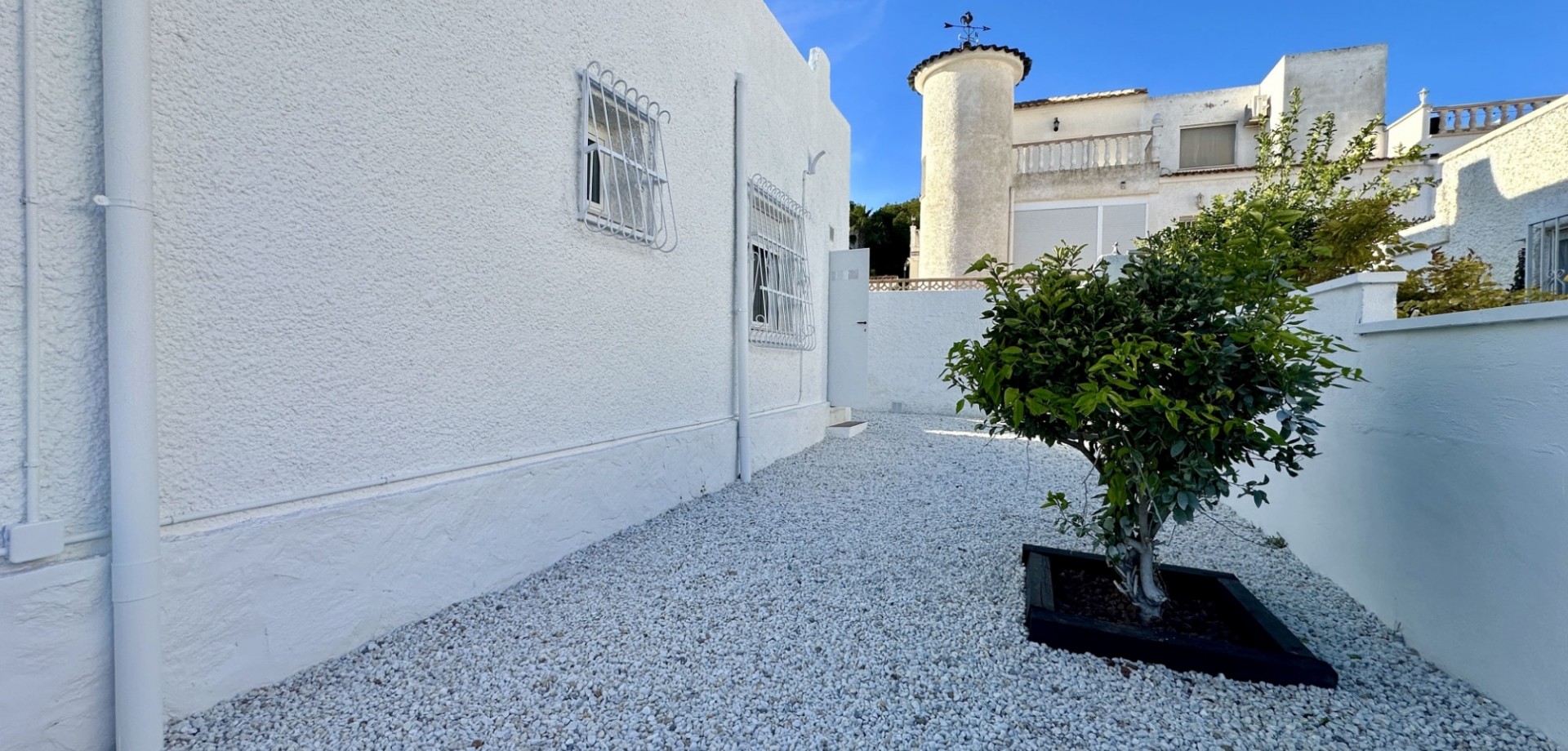 Dining area in bungalow for sale in Orihuela Costa