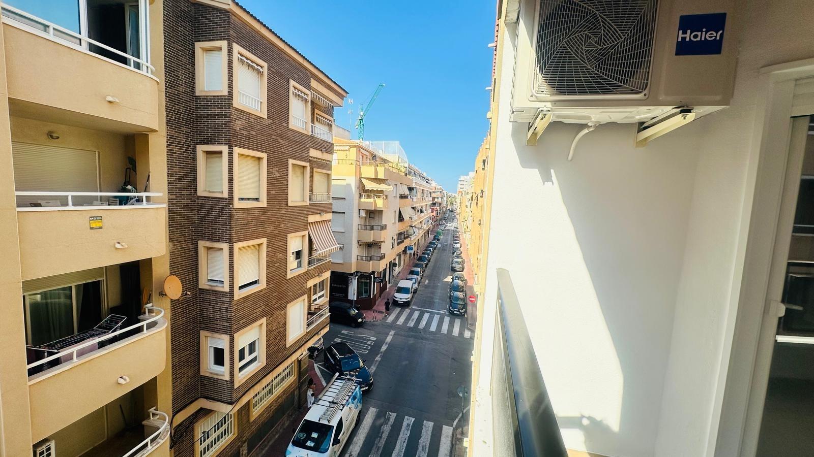 Bedroom in apartment for sale in Torrevieja