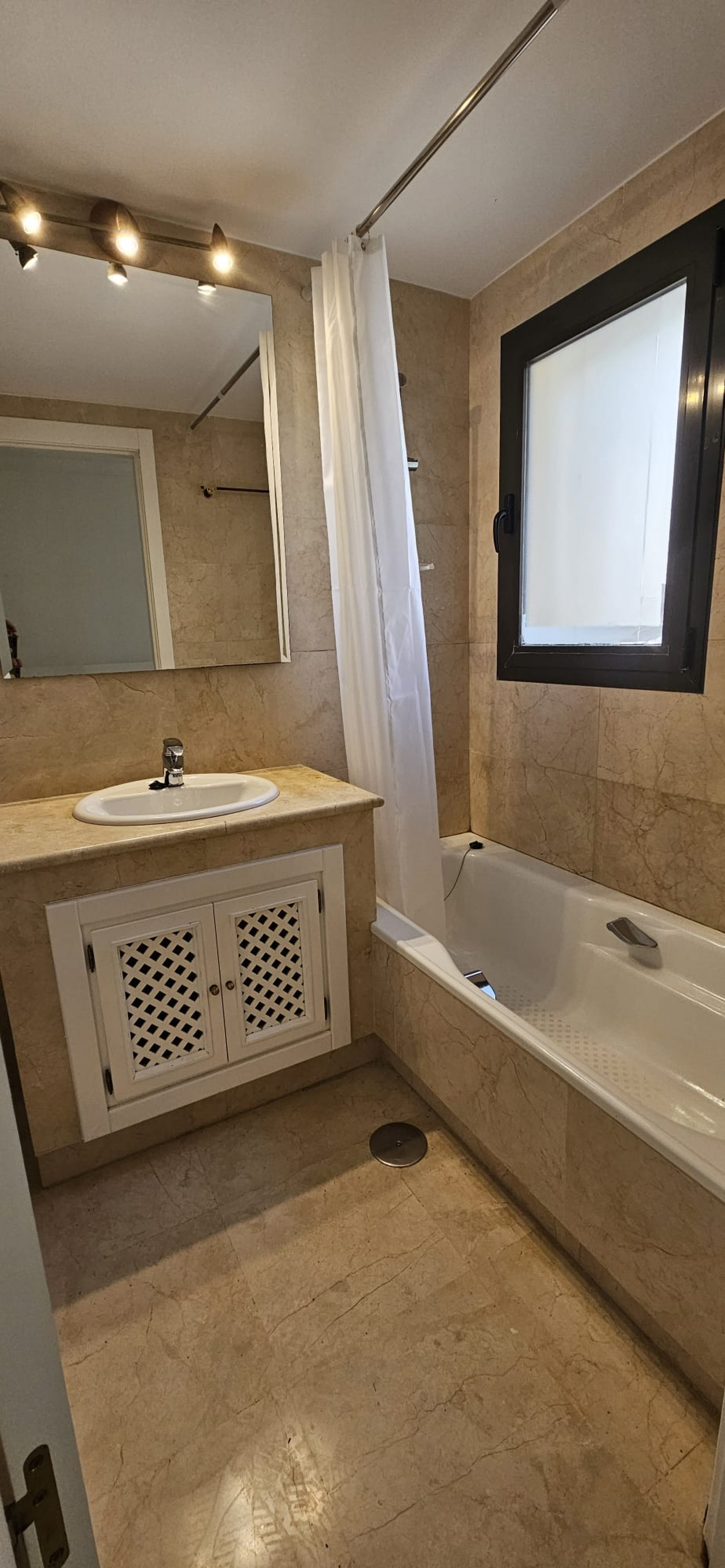 Bathroom in apartment for sale in Los Alcazares