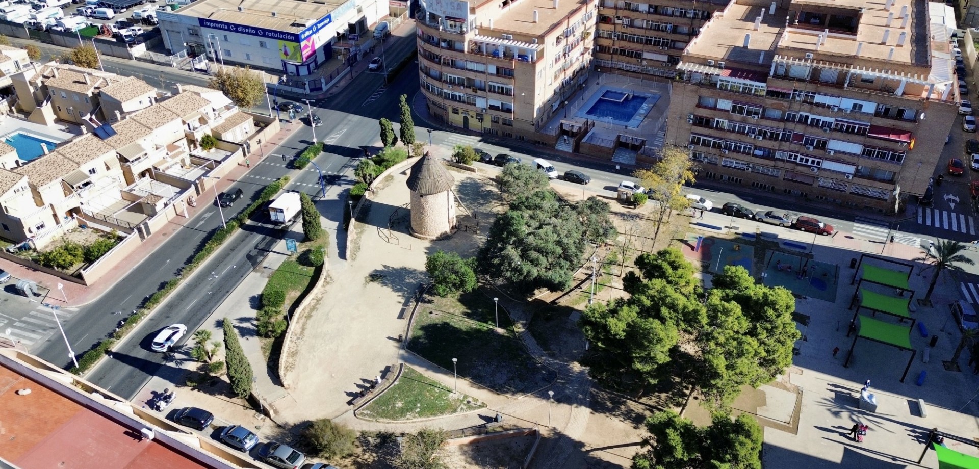This bright and well-maintained apartment is located on the third floor of a modern building in the