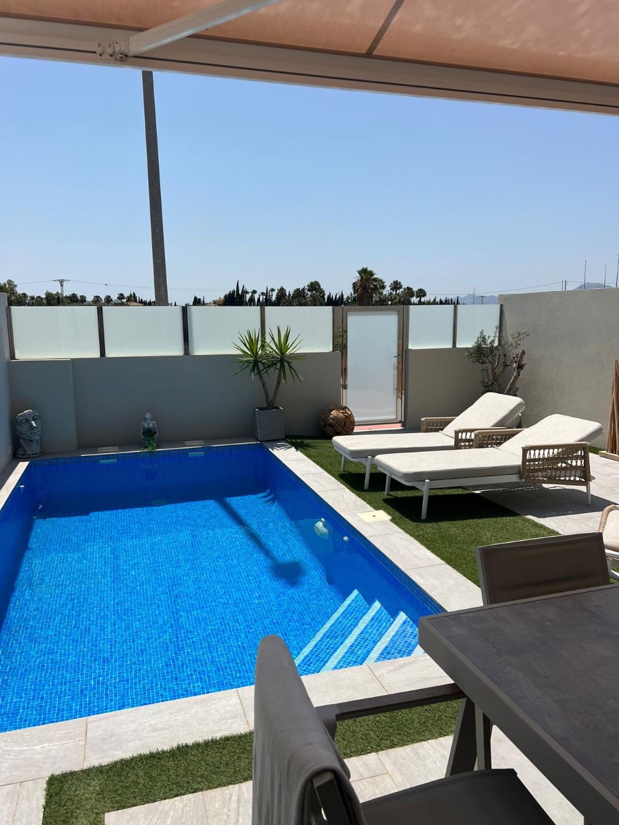 Terrace in villa for sale in Daya Vieja
