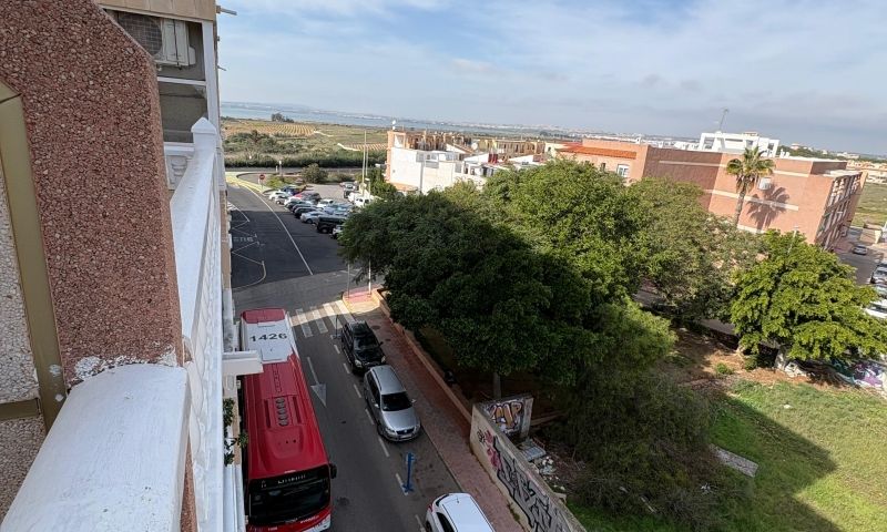 Live the Mediterranean dream in this bright penthouse, only a street away from the beach