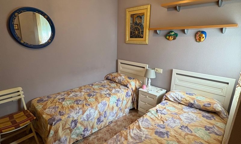 Bedroom in apartment for sale in Torrevieja
