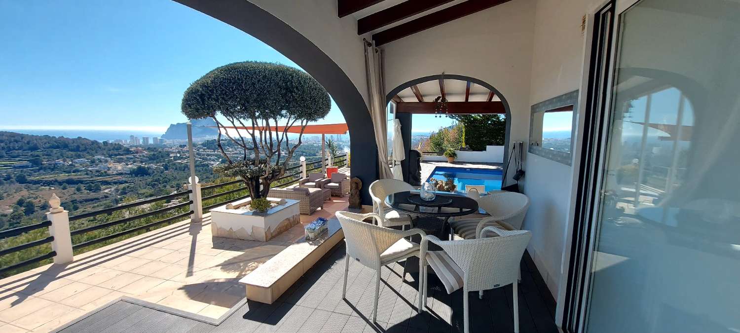 Master bedroom in villa for sale in Calpe