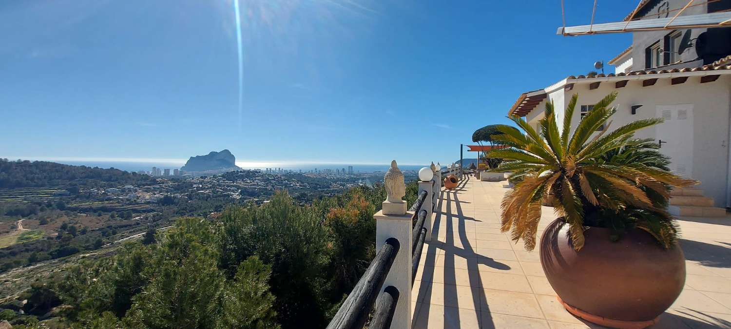 Bathroom in villa for sale in Calpe