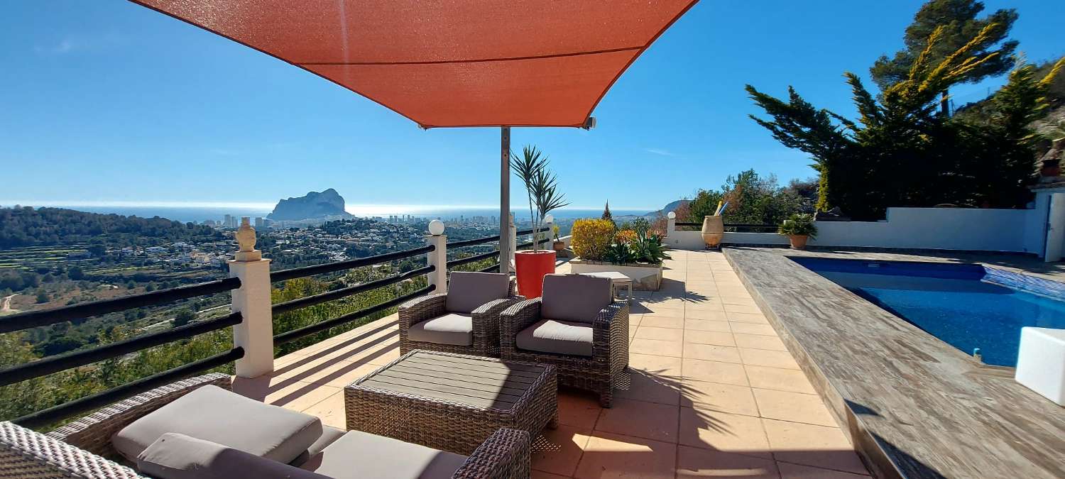 Garden in villa for sale in Calpe