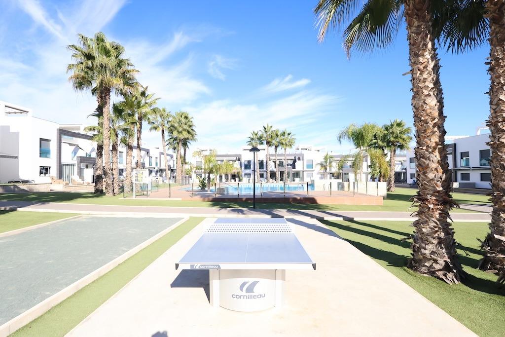 Garden in bungalow for sale in Orihuela Costa