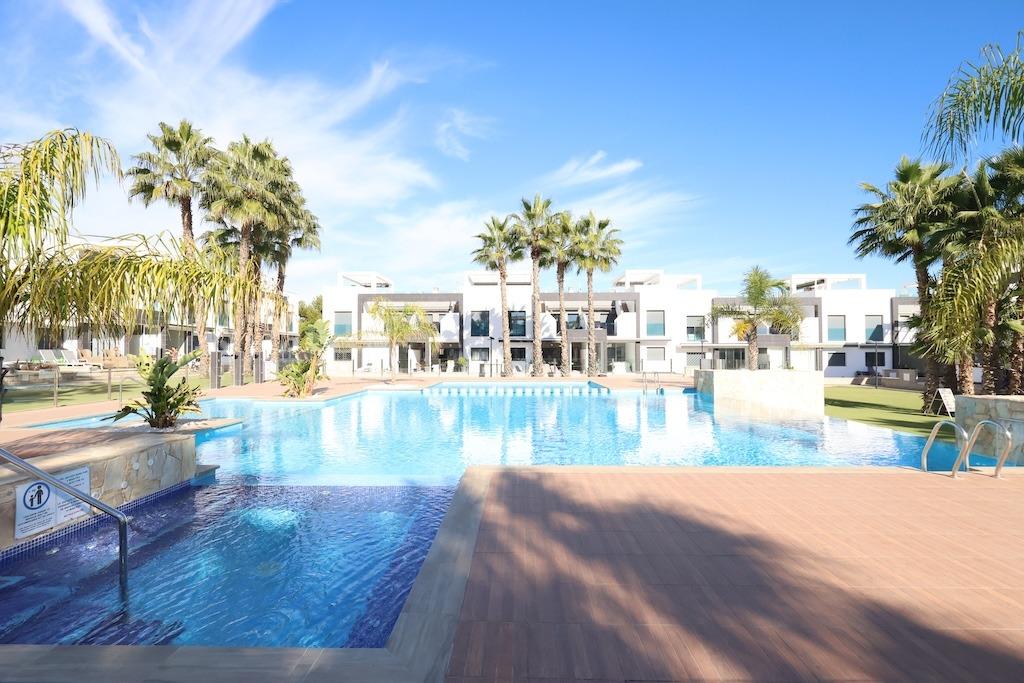 Dining area in bungalow for sale in Orihuela Costa