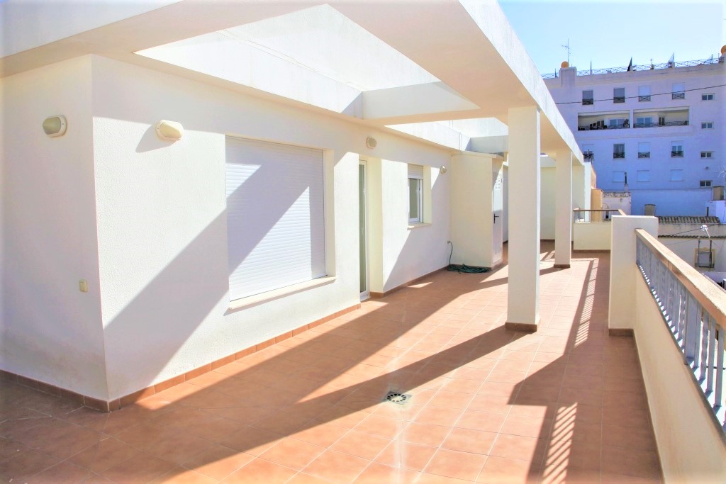 Fantastic, bright, single-level penthouse