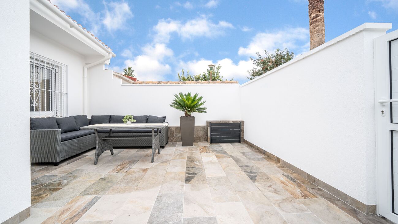 Dining area in bungalow for sale in Torrevieja