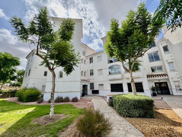 Garden in apartment for sale in Hacienda Riquelme Golf Resort