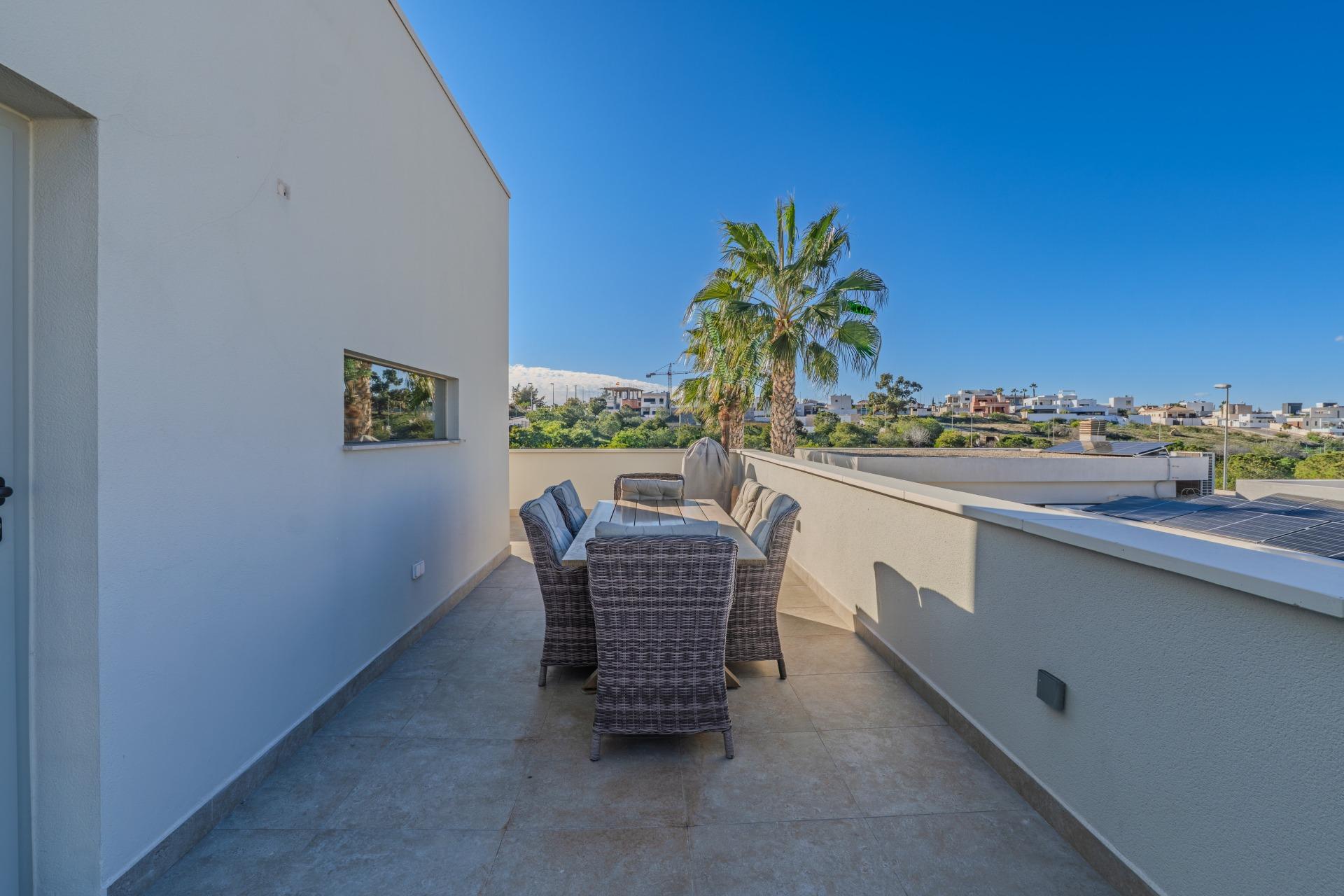 Terrace in villa for sale in Benijofar