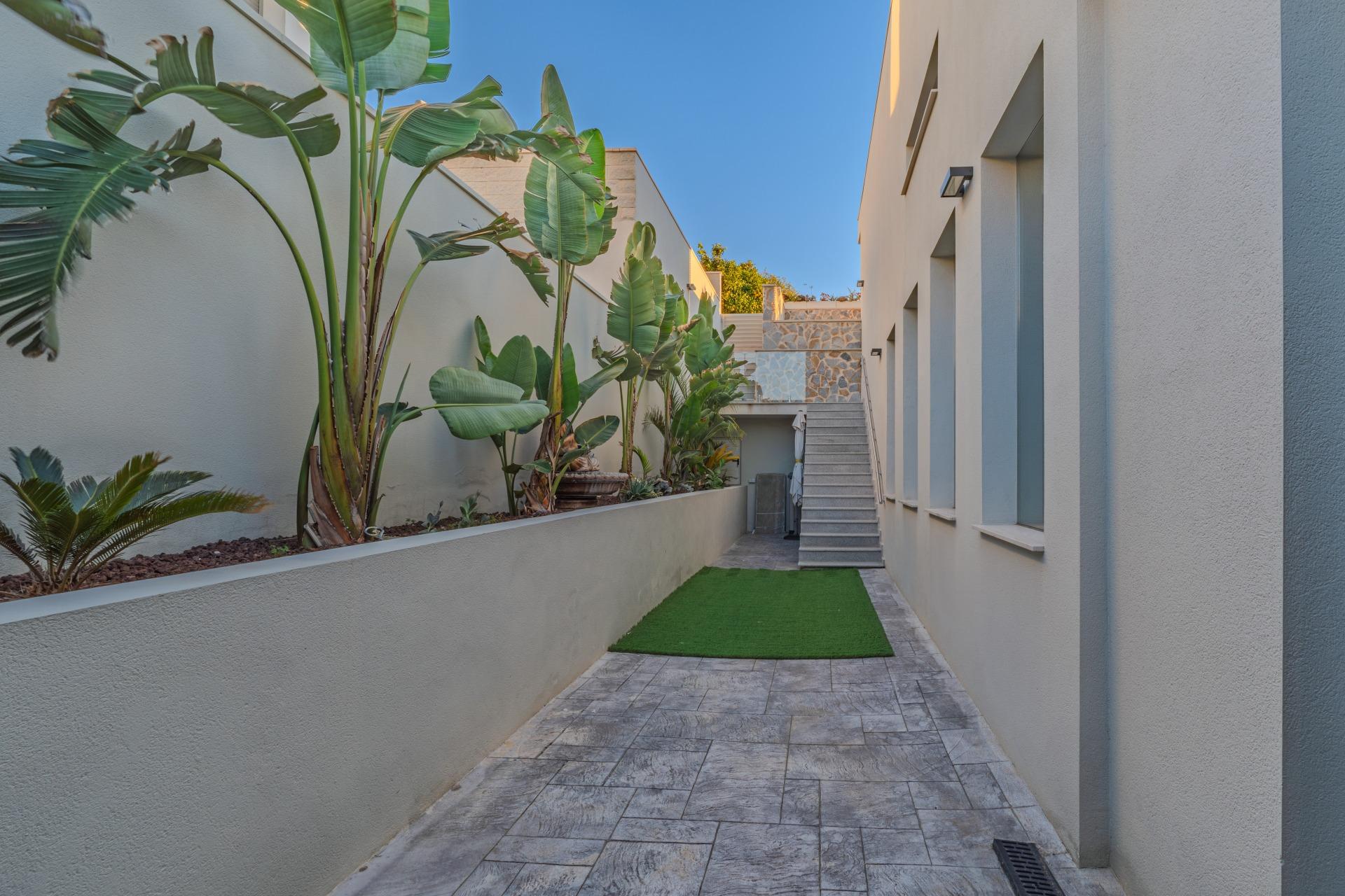 Bedroom in villa for sale in Benijofar