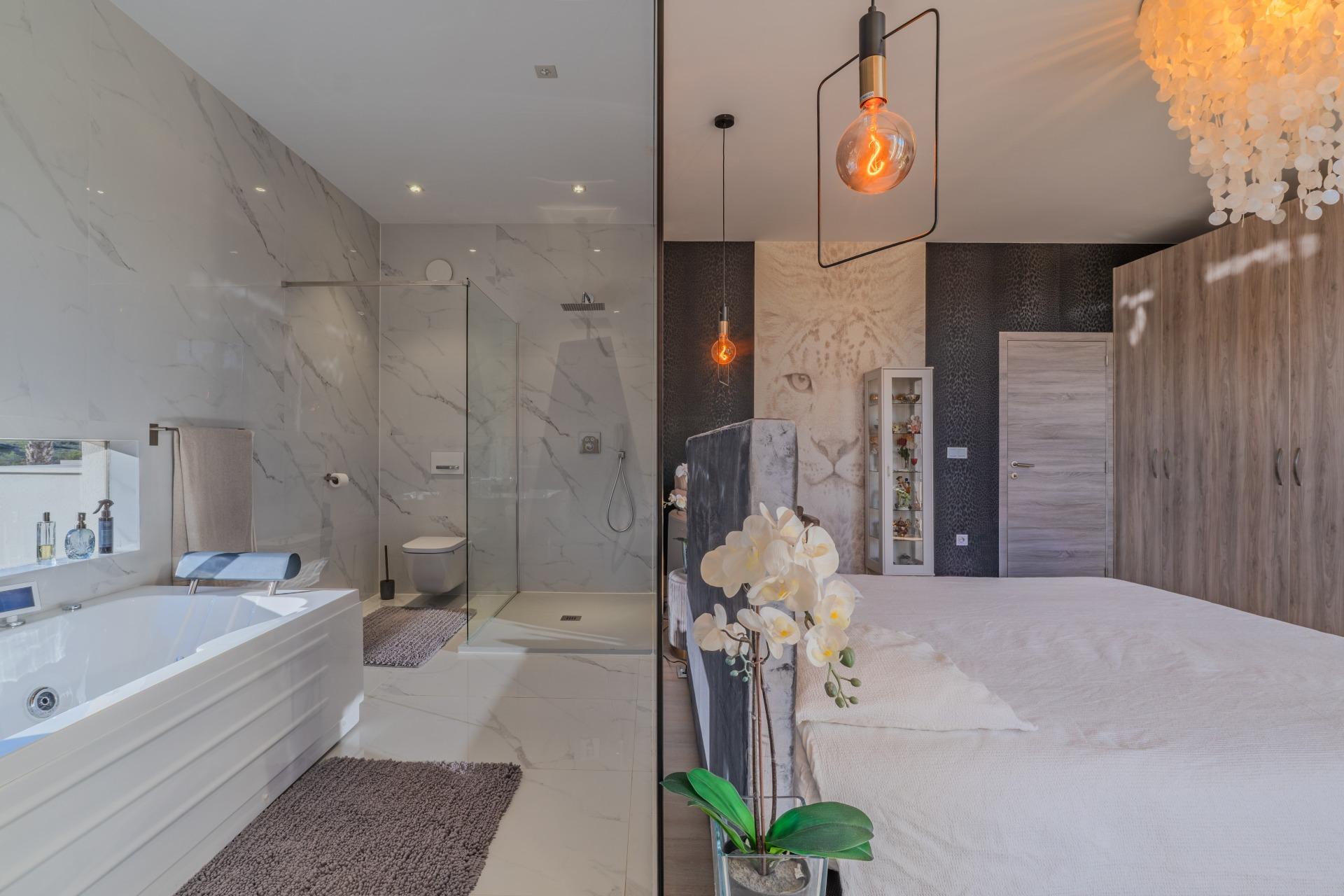Bathroom in villa for sale in Benijofar