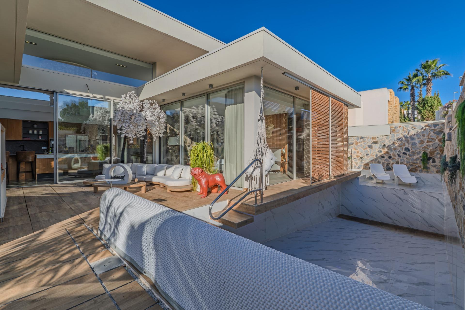 Pool area in villa for sale in Benijofar