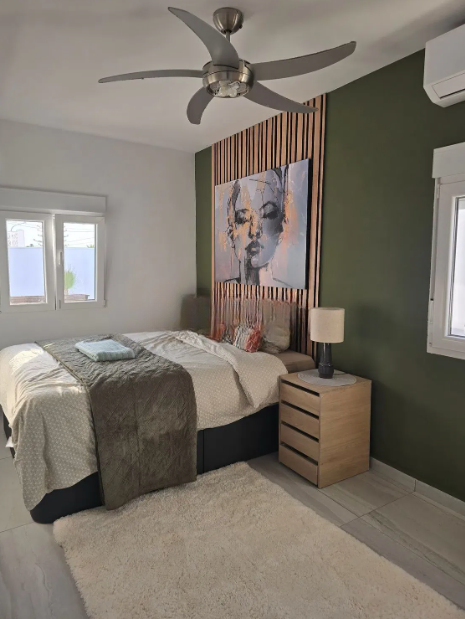 Bedroom in villa for sale in Rojales