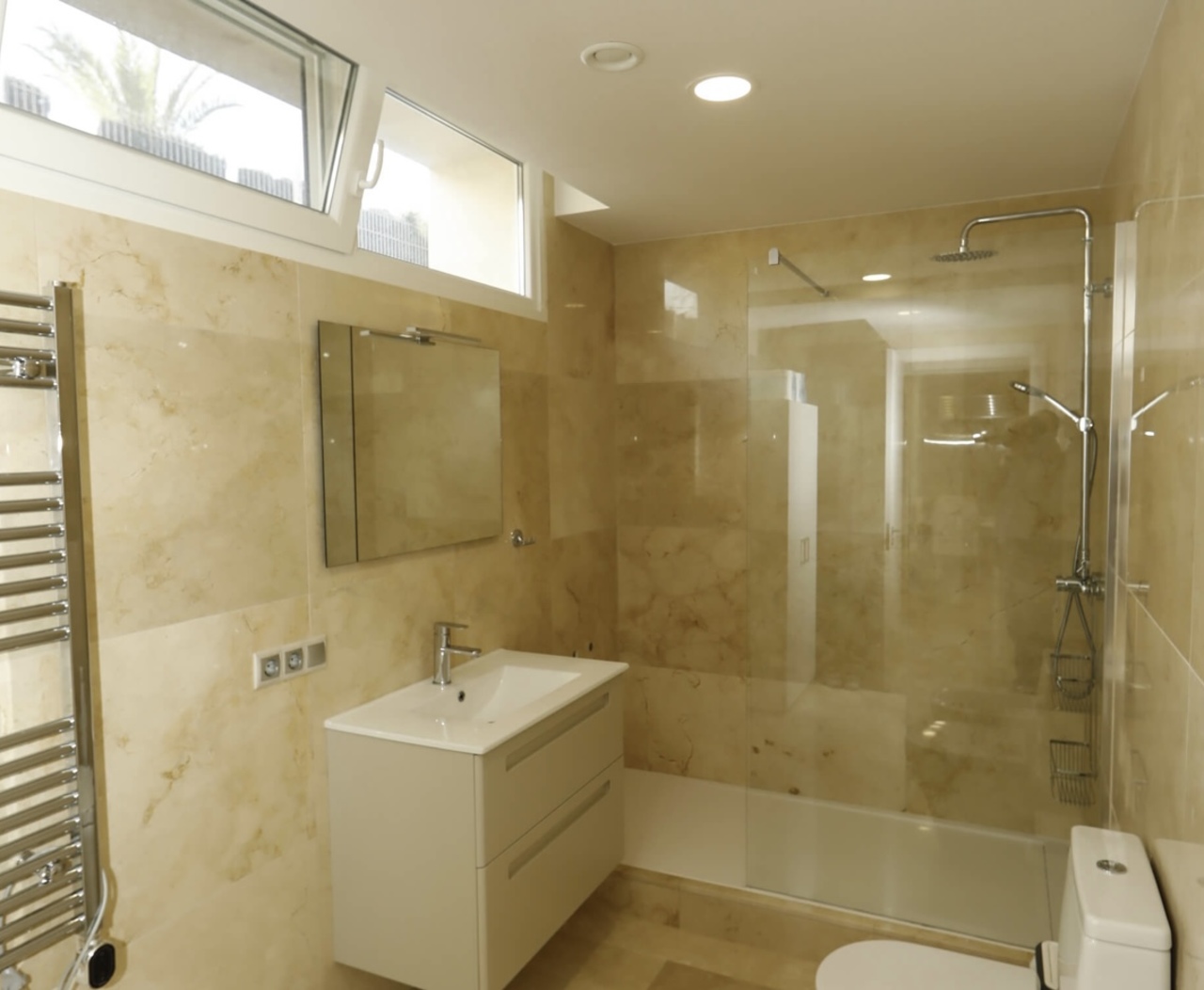 Bathroom in villa for sale in La Zenia