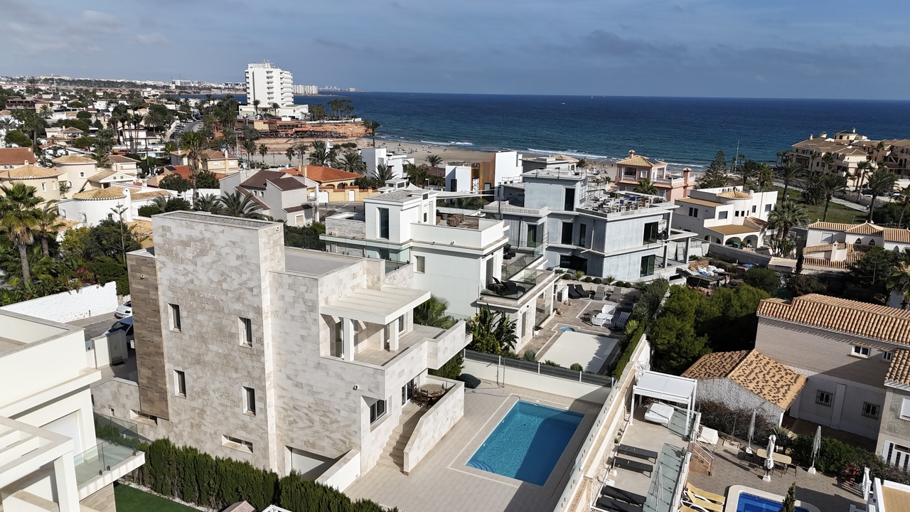Exterior view in villa for sale in La Zenia