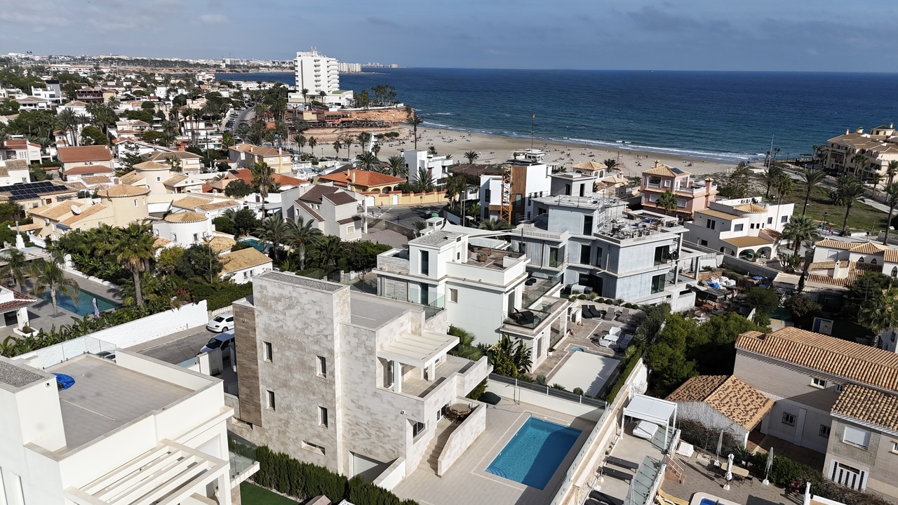 Bathroom in villa for sale in La Zenia