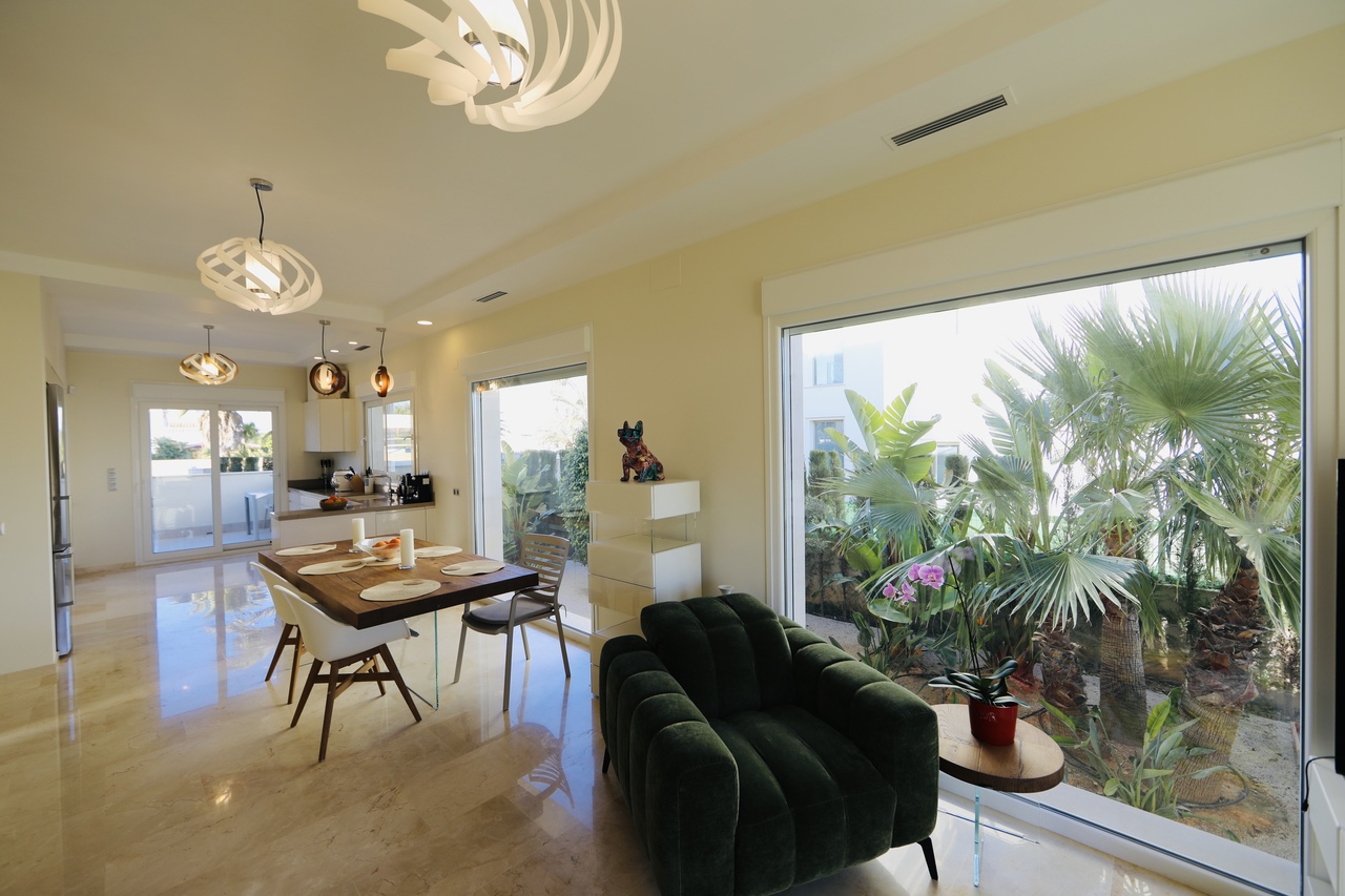Terrace in villa for sale in La Zenia